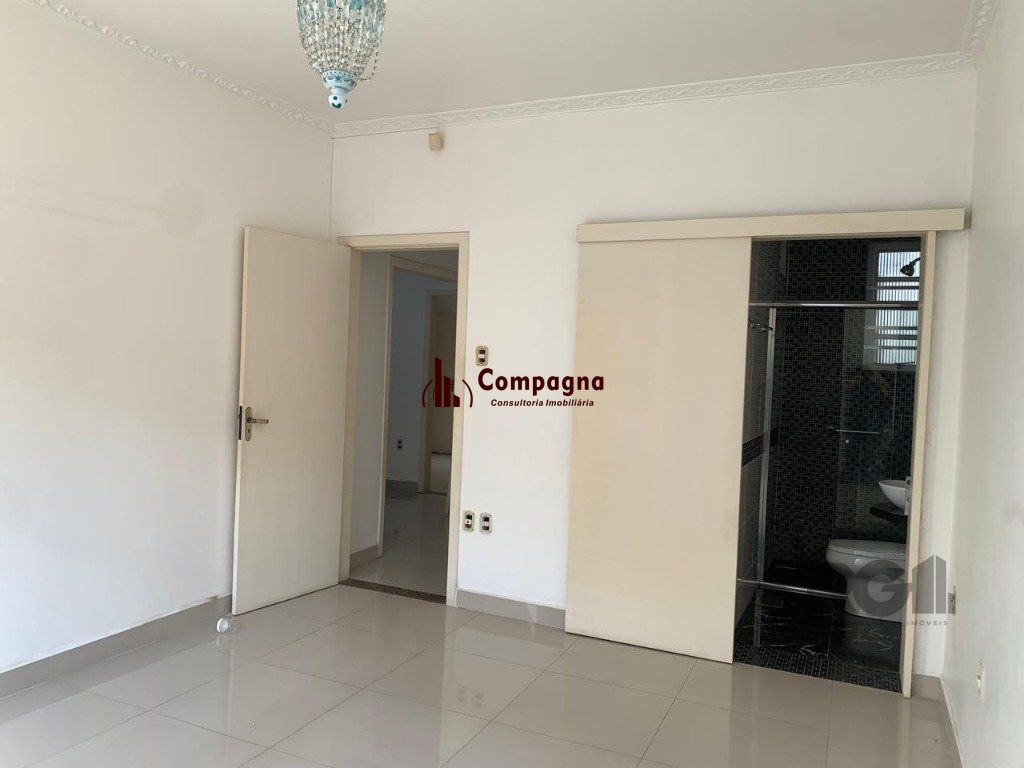 Vende-se belíssimo apartamento 3 suítes, de frente, próximo ao Parcão, reformado e com pátio - 194m² - Auxiliadora — foto 2