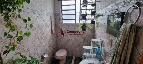 Vende-se ampla casa 6 quartos, 2 suítes, 5 vagas de garagem, churrasqueira e duas entradas individuais - 360m² - Chácara das Pedras — foto 5