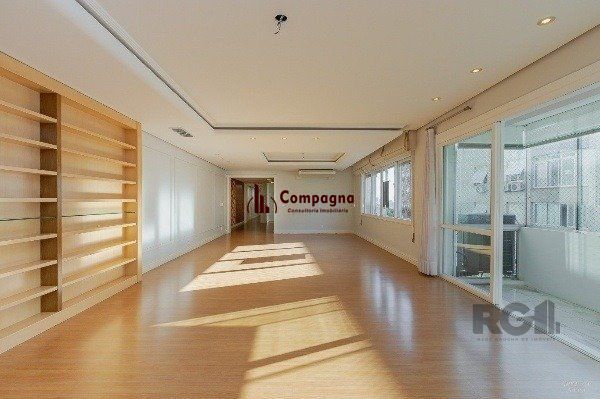 Vende-se luxuoso apartamento 3 quartos c/ suíte, dependência de empregada, gabinete, 2 vagas cobertas - 283m² - Moinhos de Vento — foto 4