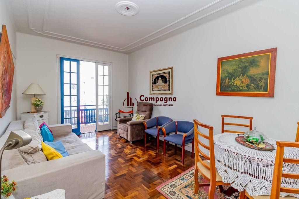 Vende-se apartamento com 2 quartos, sacada e 1 vaga – 113 m² – Moinhos de Vento — foto 2