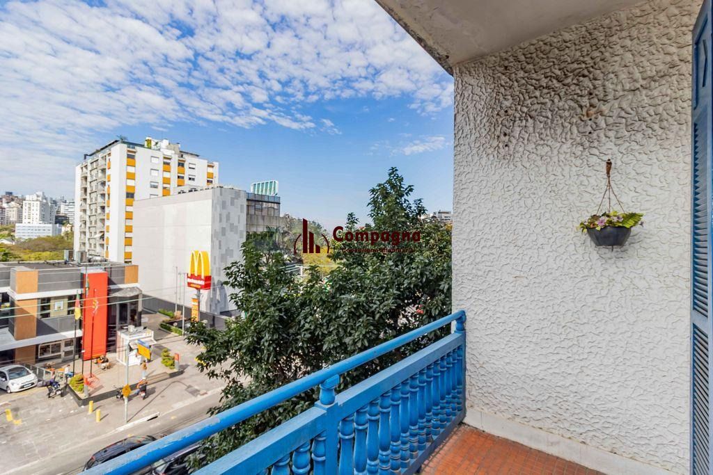 Vende-se apartamento com 2 quartos, sacada e 1 vaga – 113 m² – Moinhos de Vento — foto 4