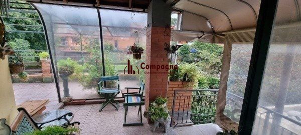 Vende-se ampla casa 6 quartos, 2 suítes, 5 vagas de garagem, churrasqueira e duas entradas individuais - 360m² - Chácara das Pedras — foto 2