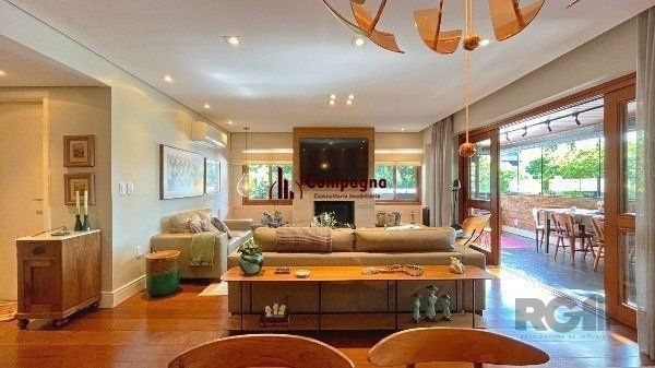 Apartamento de 200m², 4 quartos, 1 suíte e 4 vagas – Moinhos de Vento