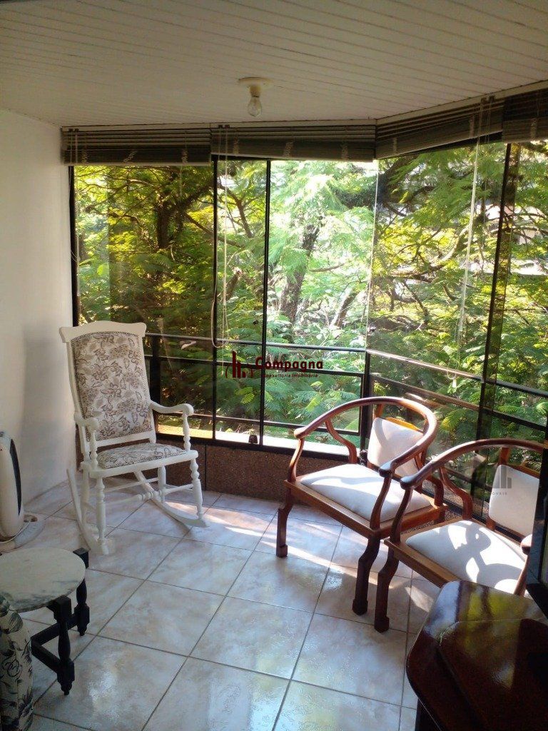 Apartamento de 2 dormitórios, 2 banheiros e 1 vaga de garagem no Bairro Petrópolis — foto 2