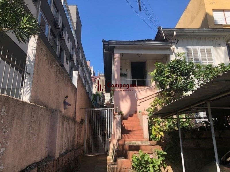 Terreno amplo com 8,80m²x63,50m² de área total, excelente localização no Bairro Petrópolis — foto 3