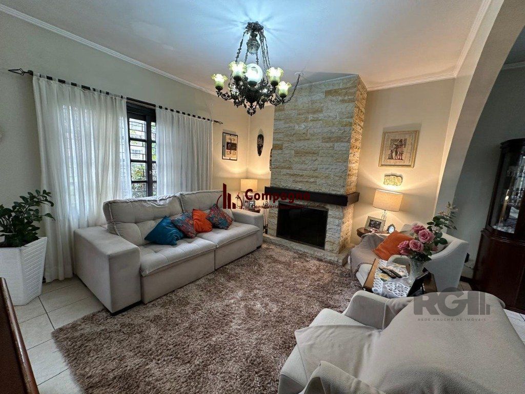 Vende-se ampla casa 3 quartos com hidro, 2 vagas, living com ladeira e salão de festas com churrasqueira - 260m² - Medianeira