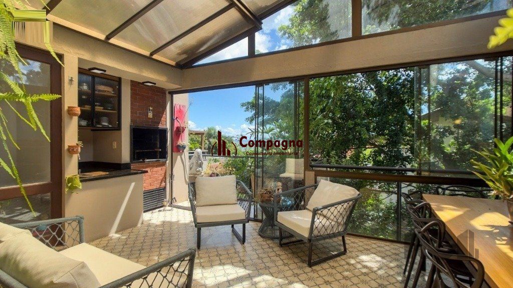 Vende-se ampla casa em condomínio com 3 dorm sendo 2 suítes, com 2 vagas e terraço - 200m² - Vila Assunção