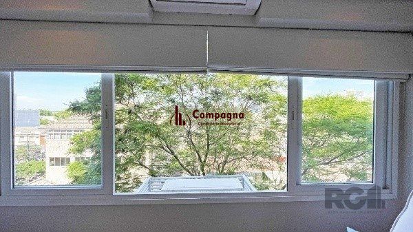 Apartamento de 2 dormitórios, 1 suíte e 1 vaga de garagem coberta e escriturada no bairro Floresta — foto 5