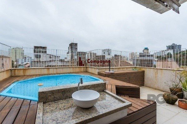 Vende-se cobertura com 4 quartos (2 suítes), 154m² e 1 vaga – Moinhos de Vento