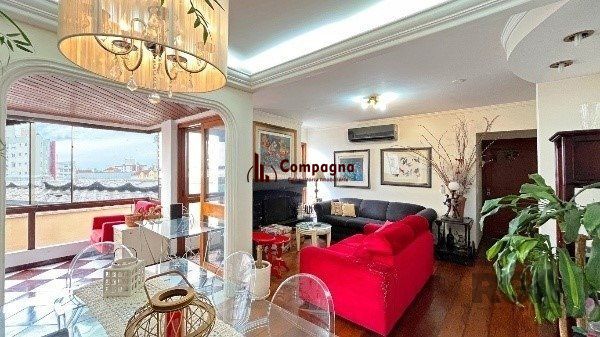 Apartamento com 3 Dormitórios, Suíte e Sacada e 1 vaga - 115m² - Petrópolis