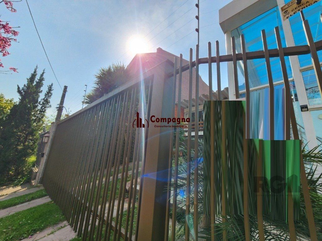 Vende-se excelente cada 3 quartos com suíte, 4 vagas, anexo comn salão de festas, podendo ser usada para fins comerciais - 255m² - Chácara das Pedras — foto 2