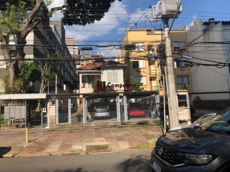 Terreno amplo com 8,80m²x63,50m² de área total, excelente localização no Bairro Petrópolis — foto 2