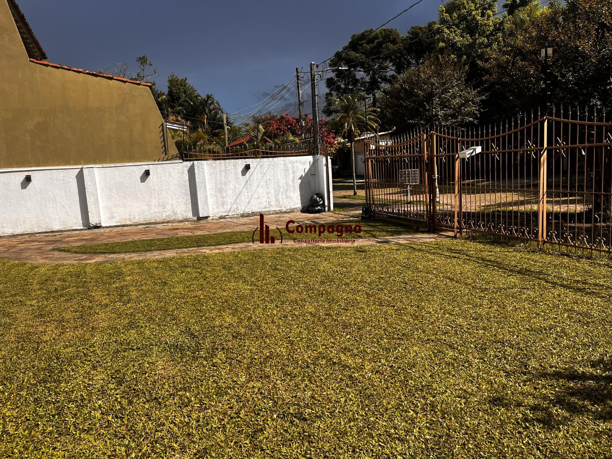 Casa térrea, com 2 dormitórios, 3 vagas, no bairro Ipanema, Porto Alegre, RS — foto 3