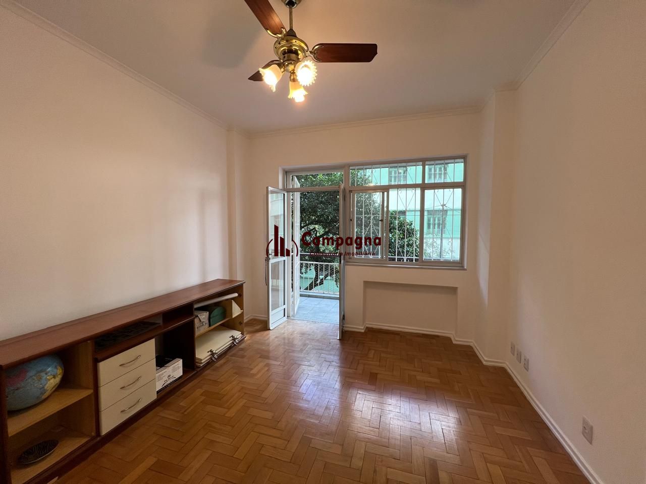 Apartamento amplo com 3 dormitórios,1 vaga, na Rua Duque de Caxias, Porto Alegre — foto 2