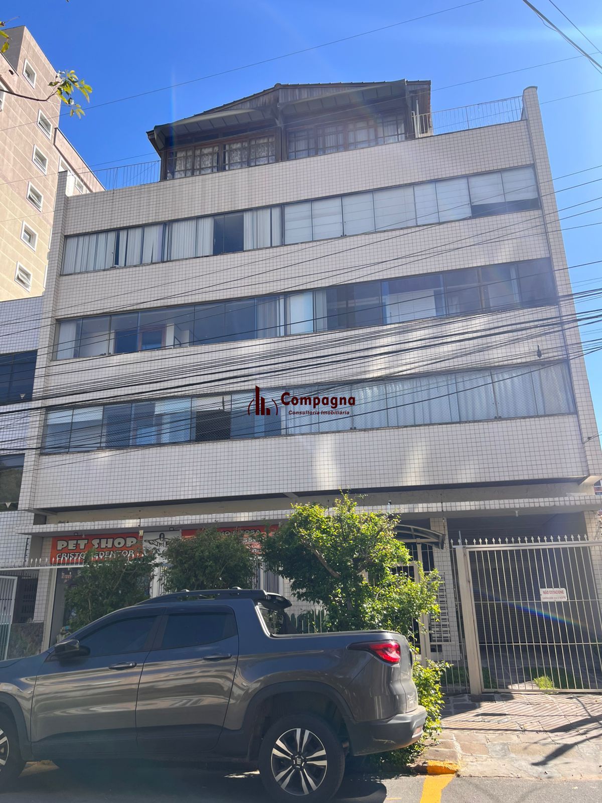 Apartamento com 2 dormitórios,1 vaga, no bairro Cristo Redentor, em Porto Alegre — foto 3