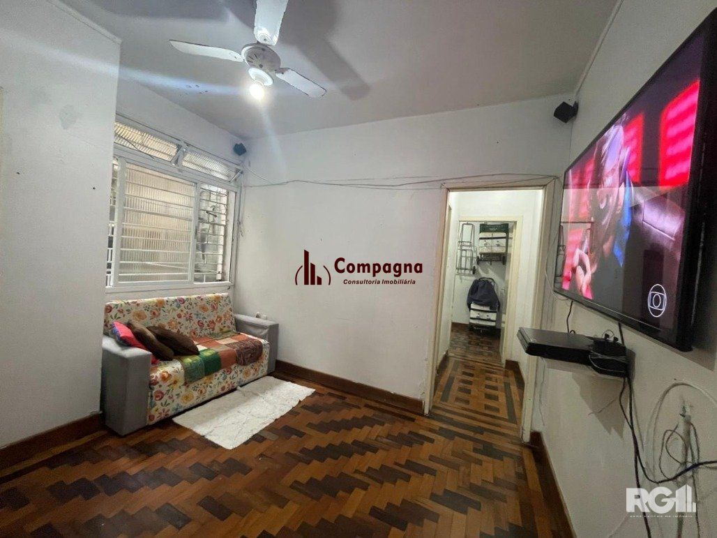 APARTAMENTO DE 2 DORMITÓRIOS NO CENTRO HISTÓRICO.