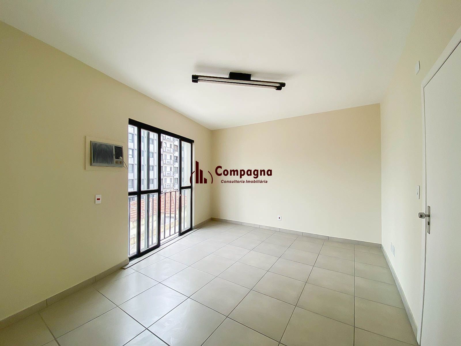 Sala Comercial à Venda na Av. Benjamin Constant – Andar Alto e Portaria — foto 5