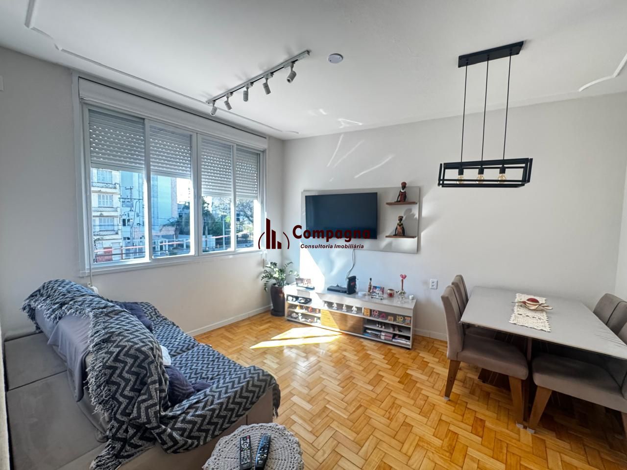 Apartamento de 2 Dormitórios totalmente reformado com churrasqueira — foto 5