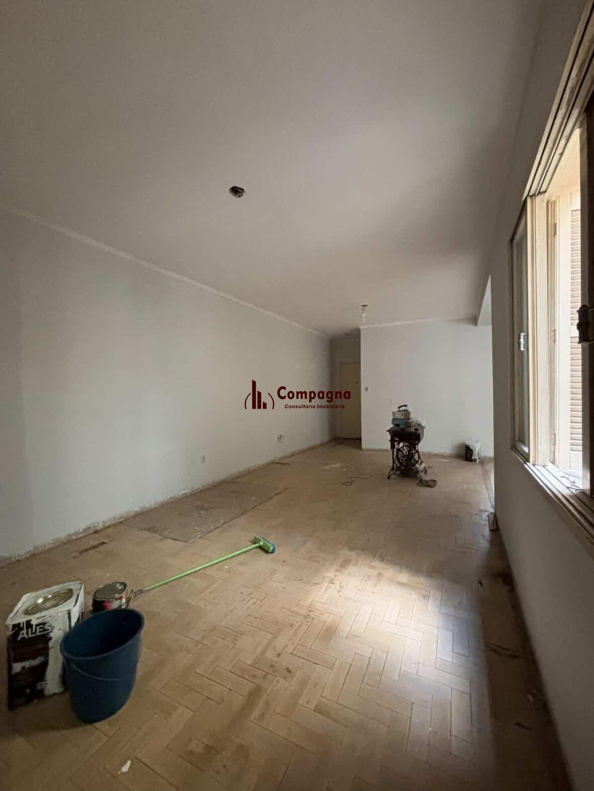 Apartamento 3 dormtórios de frente  bairro Bom Fim- Porto Alegre — foto 2