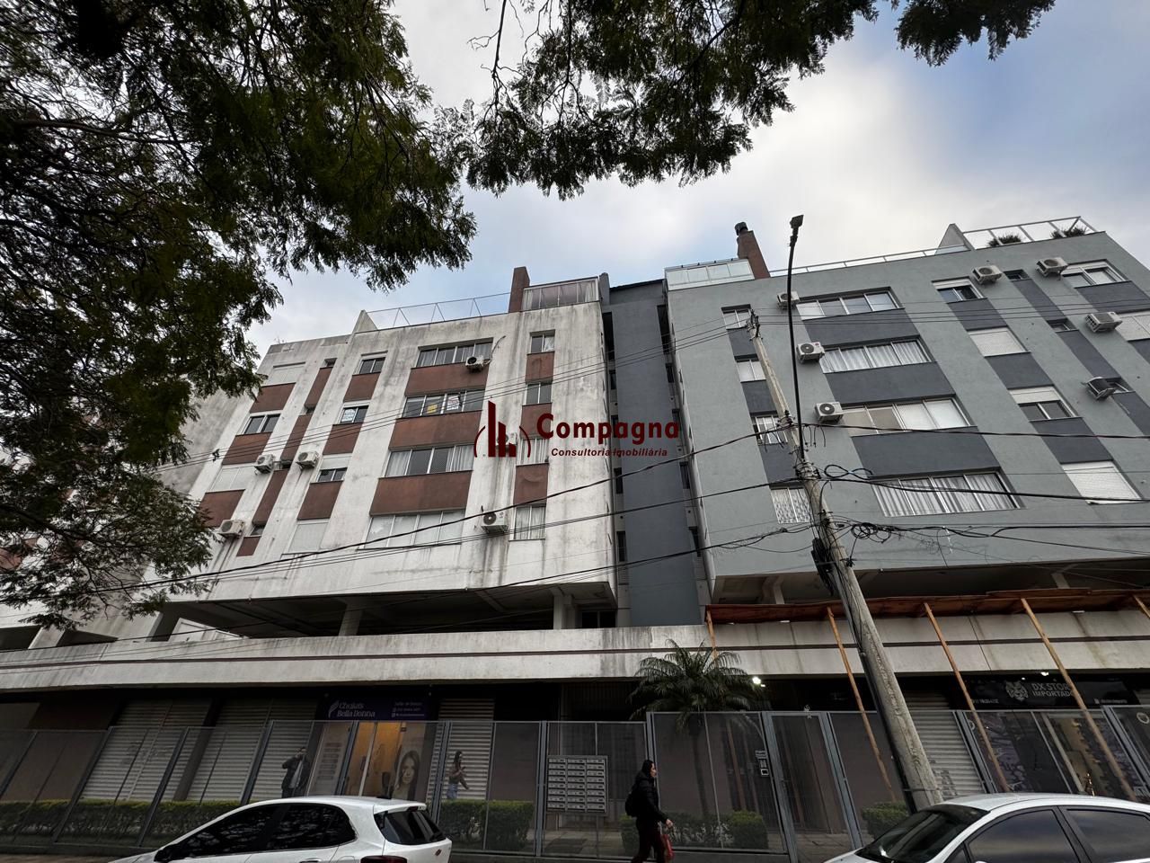 Apartamento semimobiliado à venda no bairro Santana, Porto Alegre