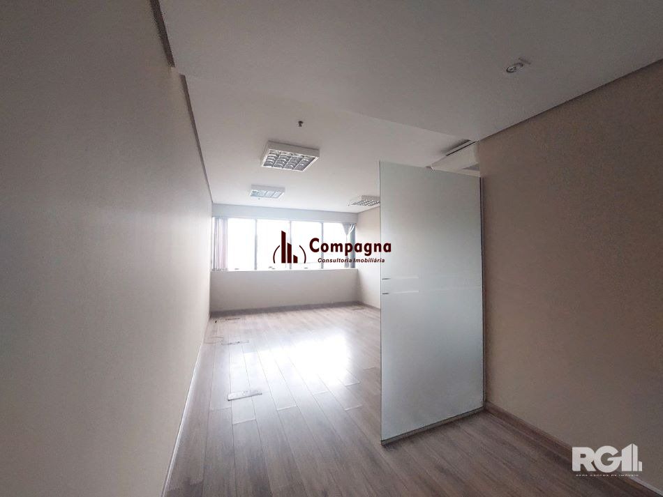 EXCELENTE SALA COMERCIAL NA CIDADE BAIXA COM 2 VAGAS ROTATIVAS A VENDA. — foto 4