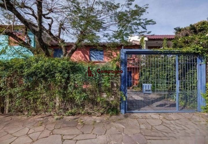 🏡 Casa Ampla à Venda | Conforto, Espaço e Qualidade de Vida em um Só Lugar Se você está procurando uma casa ampla à venda com excelente localização, conforto e espaço para toda a família, esta é a oportunidade perfeita! Este imóvel oferece tudo o que você precisa para viver com tranquilidade e praticidade.