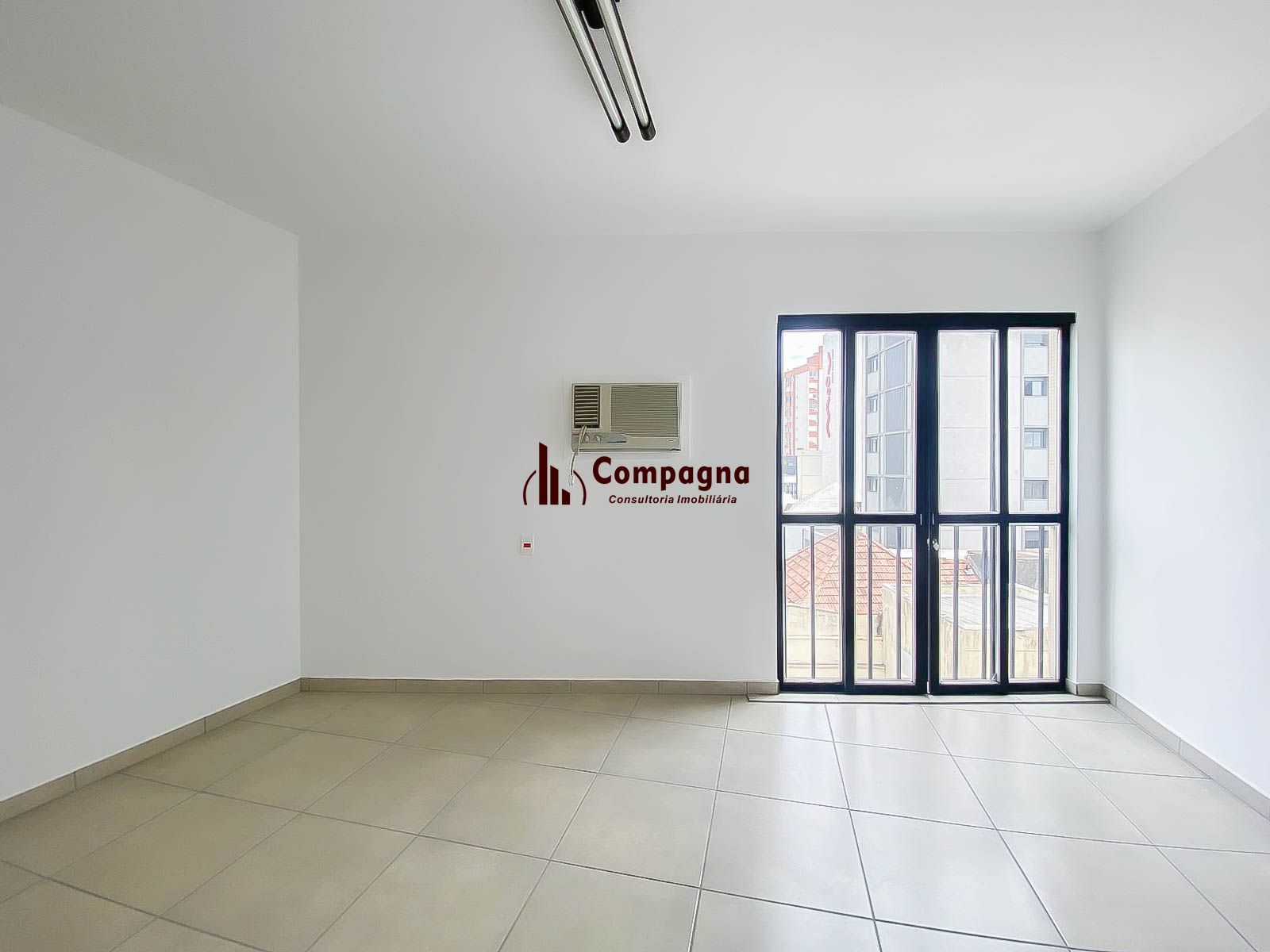 Sala Comercial à Venda na Av. Benjamin Constant – Andar Alto e Portaria — foto 2