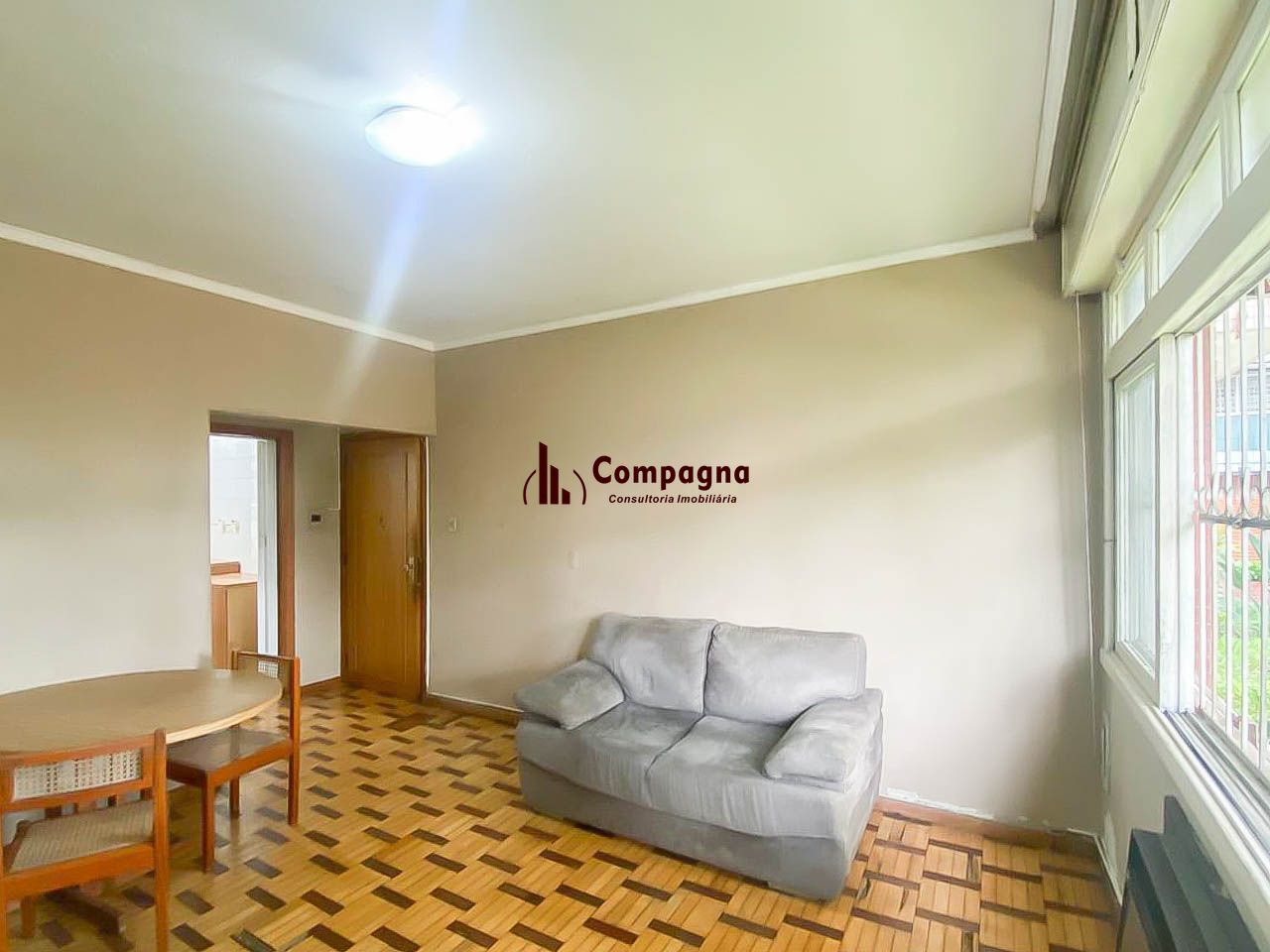 Apartamento 2 Dormitórios com Vaga Coberta no Menino Deus – Av. Ganzo, de Frente — foto 3