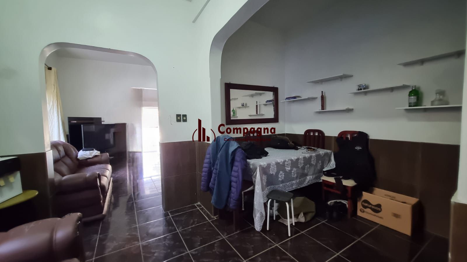 Casa Residencial de 2 pisos com  3 dormitórios , 2 banheiros + 1anexo com 2 aptos JKs , construído nos fundos do terreno no bairro Cidade Baixa/Azenha em Porto Alegre/RS. — foto 3