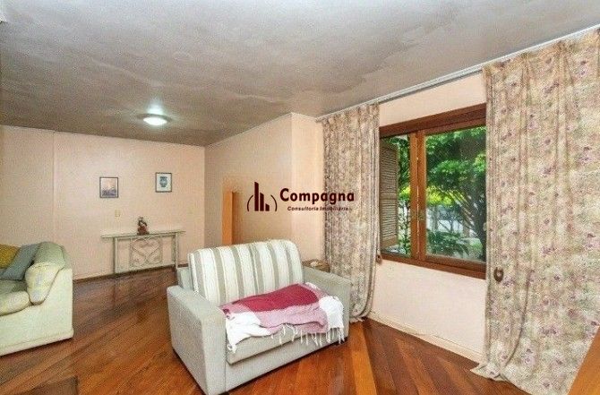 Casa com 2 dormitórios ,sendo 1 suíte para venda no bairro Tristeza em Porto Alegre/RS.