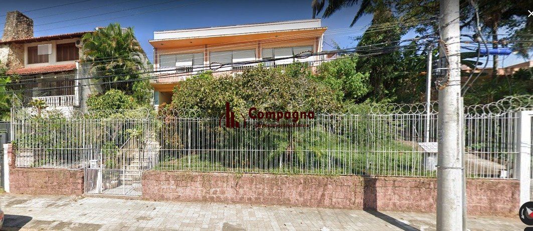 Casa para Venda - 243m², 3 dormitórios, 5 vagas - Medianeira