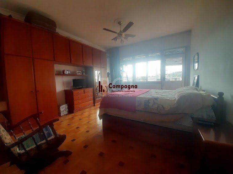 Casa para Venda - 243m², 3 dormitórios, 5 vagas - Medianeira — foto 5