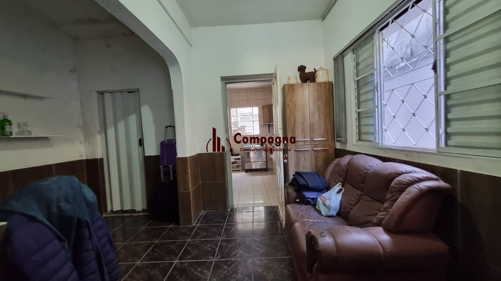 Casa Residencial de 2 pisos com  3 dormitórios , 2 banheiros + 1anexo com 2 aptos JKs , construído nos fundos do terreno no bairro Cidade Baixa/Azenha em Porto Alegre/RS. — foto 5