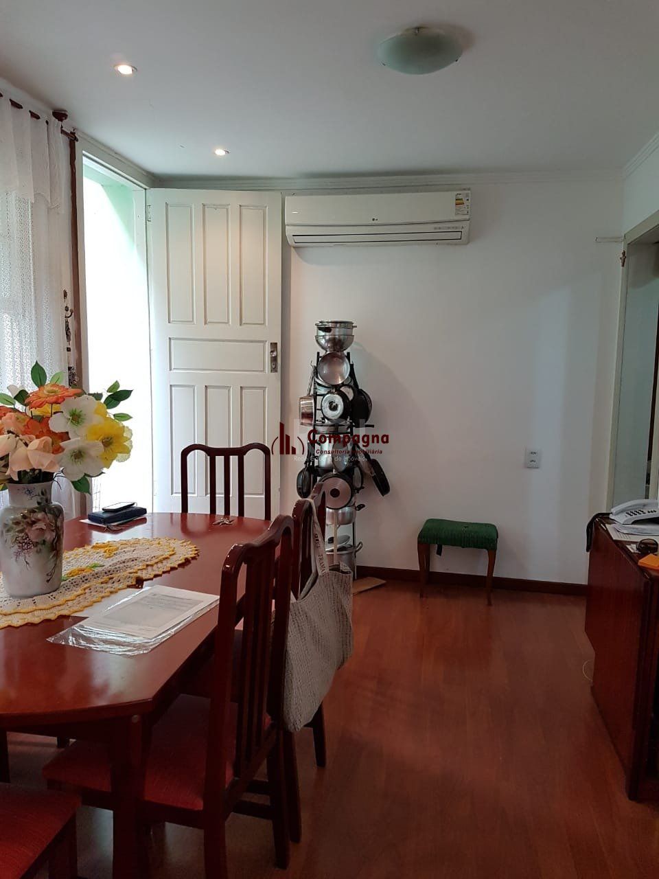 Casa para Venda - 250m², 5 dormitórios, 5 vagas - Jardim Botânico