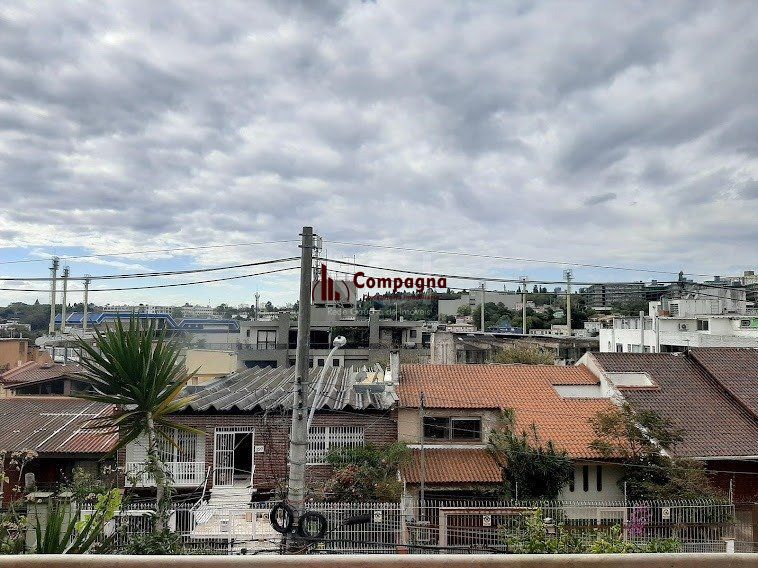 Casa para Venda - 243m², 3 dormitórios, 5 vagas - Medianeira — foto 2