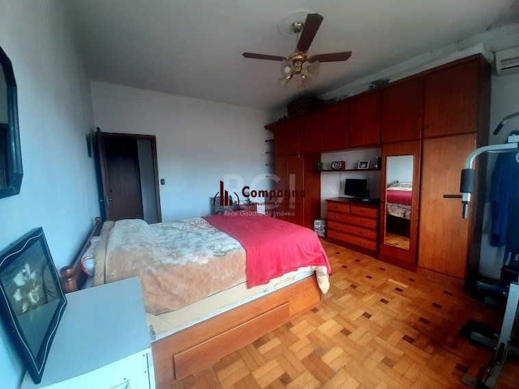 Casa para Venda - 243m², 3 dormitórios, 5 vagas - Medianeira — foto 3