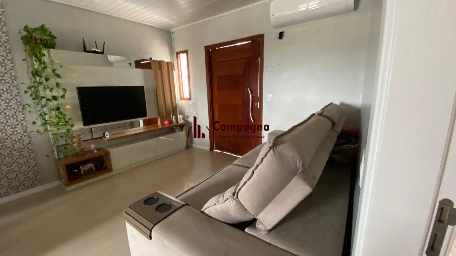 Casa térrea com 2 dormitórios, totalmente reformada. — foto 2