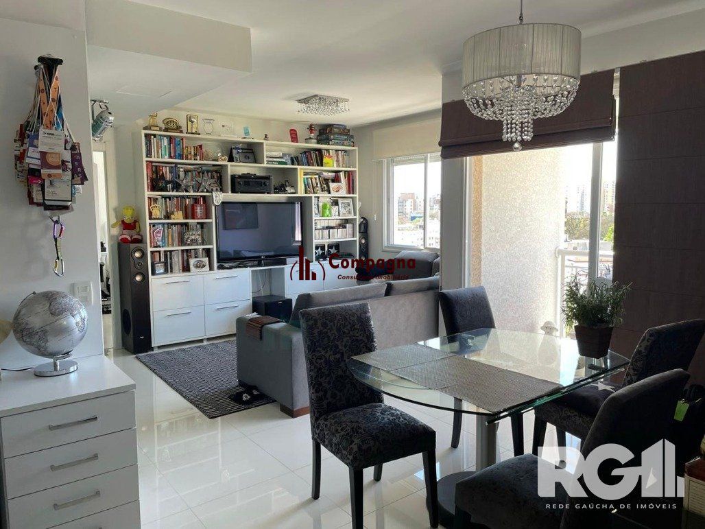 Apartamento à venda com 2 dormitórios transformado em 1 (facilmente reversível), suíte, com  69,04m², 2 vagas de garagem.
