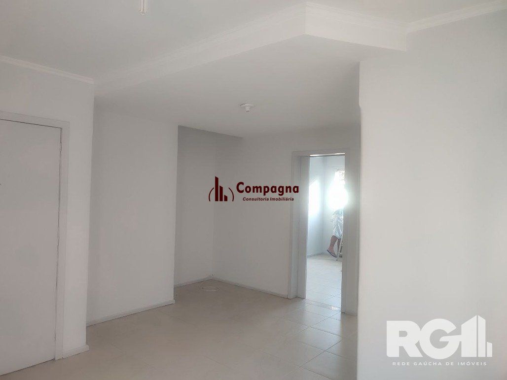 Apartamento reformado com 2 dormitórios 55m² privativos, com vaga no bairro Leopoldina — foto 3