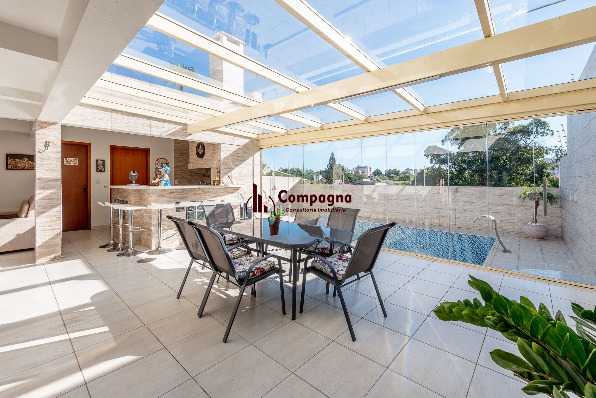 Casa  4 Dormitórios, Suíte Master, Piscina e espaço Gourmet no Jardim Planalto