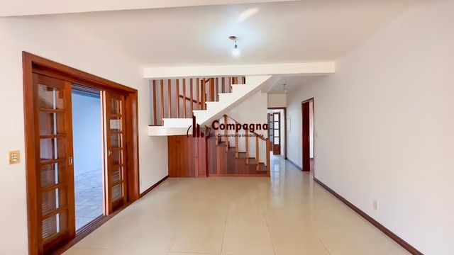 Casa térrea com 3 dormitórios, piscina, espaço gourmet com churrasqueira. — foto 2