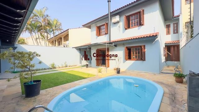 Casa térrea com 3 dormitórios, piscina, espaço gourmet com churrasqueira.