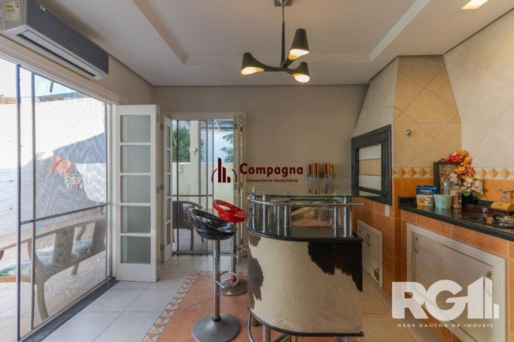 Casa em Condomínio com 3 Suítes, Espaço Gourmet e 5 Vagas de Garagem — foto 3