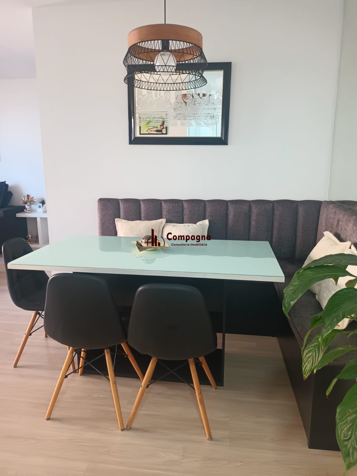 Apartamento de 3 dormitórios com living estendido, semi mobiliado, suíte e churrasqueira. — foto 3