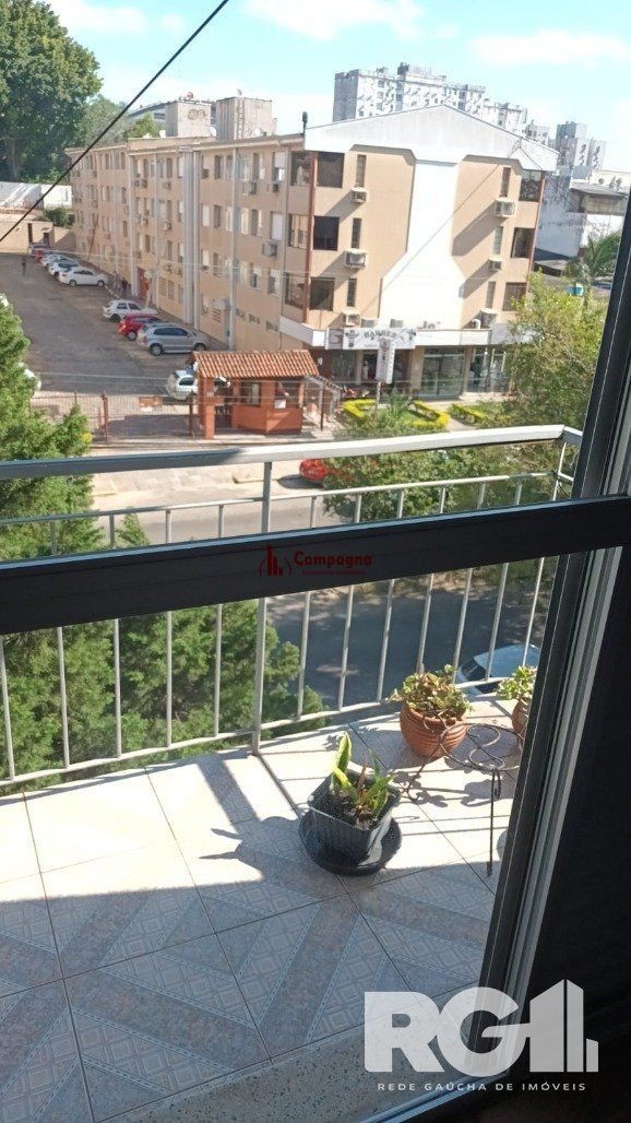 Apartamento com sacada 2 dorm na Avenida Engenheiro Francisco Rodolfo Simch - Sarandi — foto 2