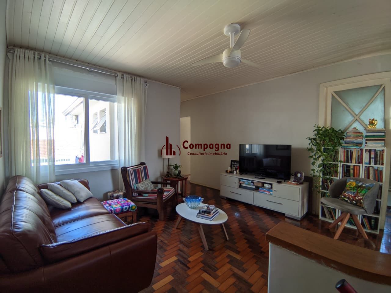 Casa com 3  Dormitórios, sacada e churrasqueira, no Bairro São João — foto 4