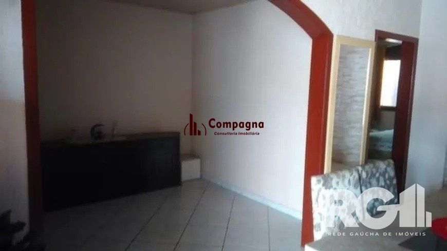 Casa Ampla com Piscina e 4 Dormitórios no Rubem Berta — foto 4