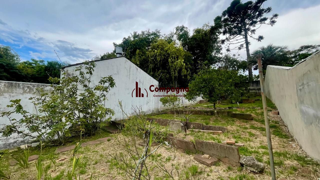 Casa com living integrado, churrasqueira e amplo terreno — foto 3