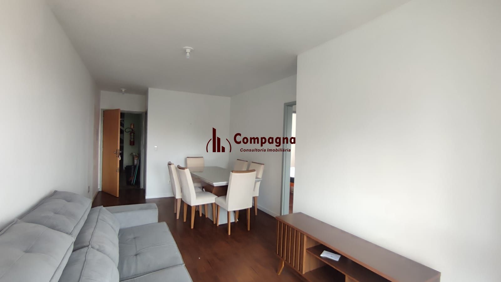 Apartamento 2 dorm com sacada, Mobiliado 1 vaga coberta Porto Alegre — foto 2