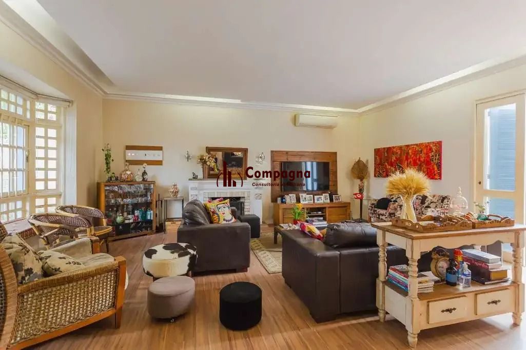Casa ampla com piscina e edícula no Jardim Lindóia